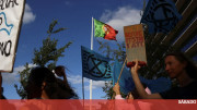 Jovens alarmados mas impotentes face &agrave; crise clim&aacute;tica, revela estudo